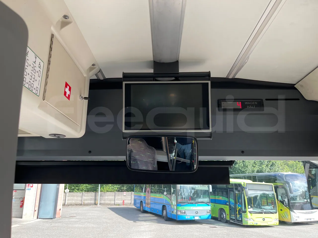 Iveco Crossway Low Entry CBLE4/00 - EUR6 - 265kW - 12.150m - monitor detail photo