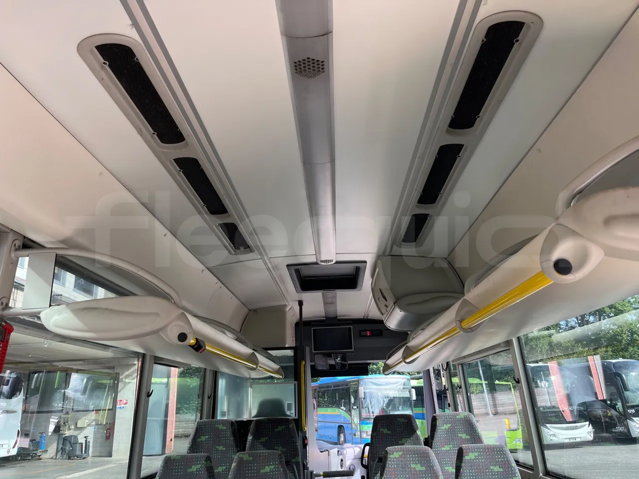 Iveco Crossway Low Entry CBLE4/00 - EUR6 - 265kW - 12.150m - overhead compartments photo