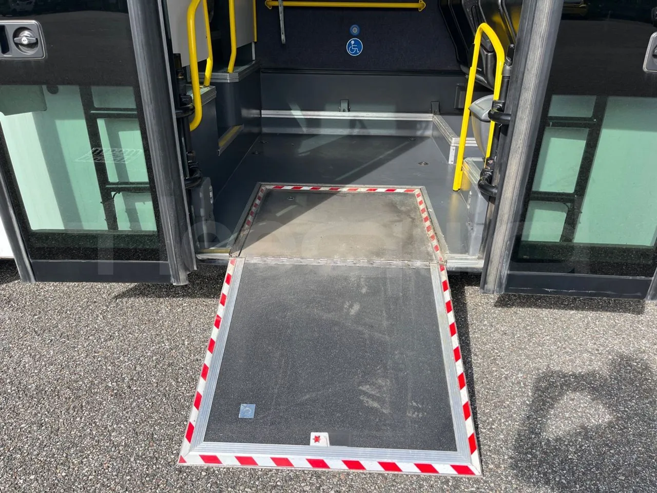 Iveco Crossway Low Entry CBLE4/00 - EUR6 - 265kW - 12.150m - platform open photo