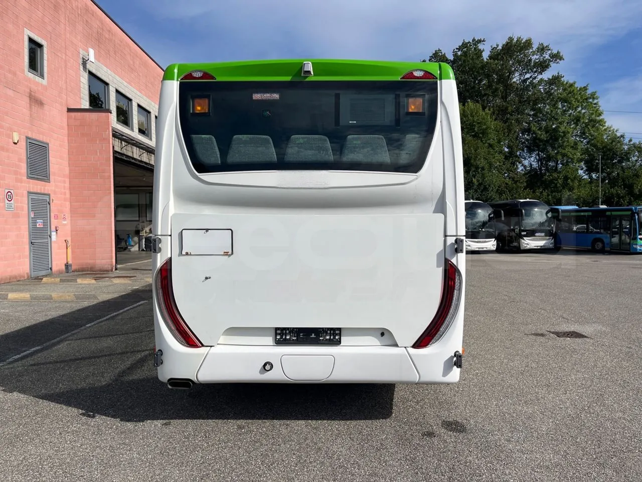 Iveco Crossway Low Entry CBLE4/00 - EUR6 - 265kW - 12.150m - rear hatch closed