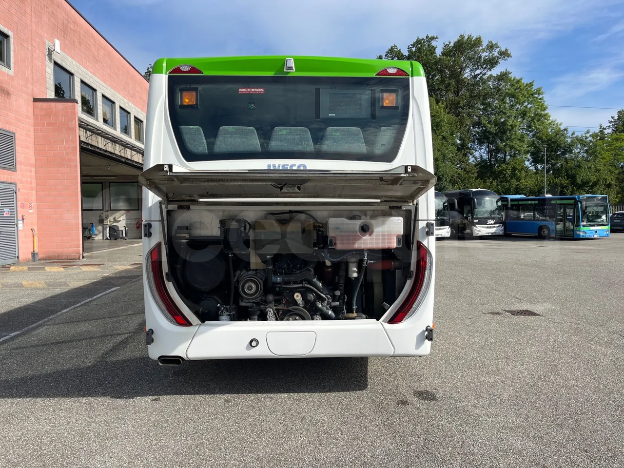 Iveco Crossway Low Entry CBLE4/00 - EUR6 - 265kW - 12.150m - rear hatch open (mandatory for bus to scrap)