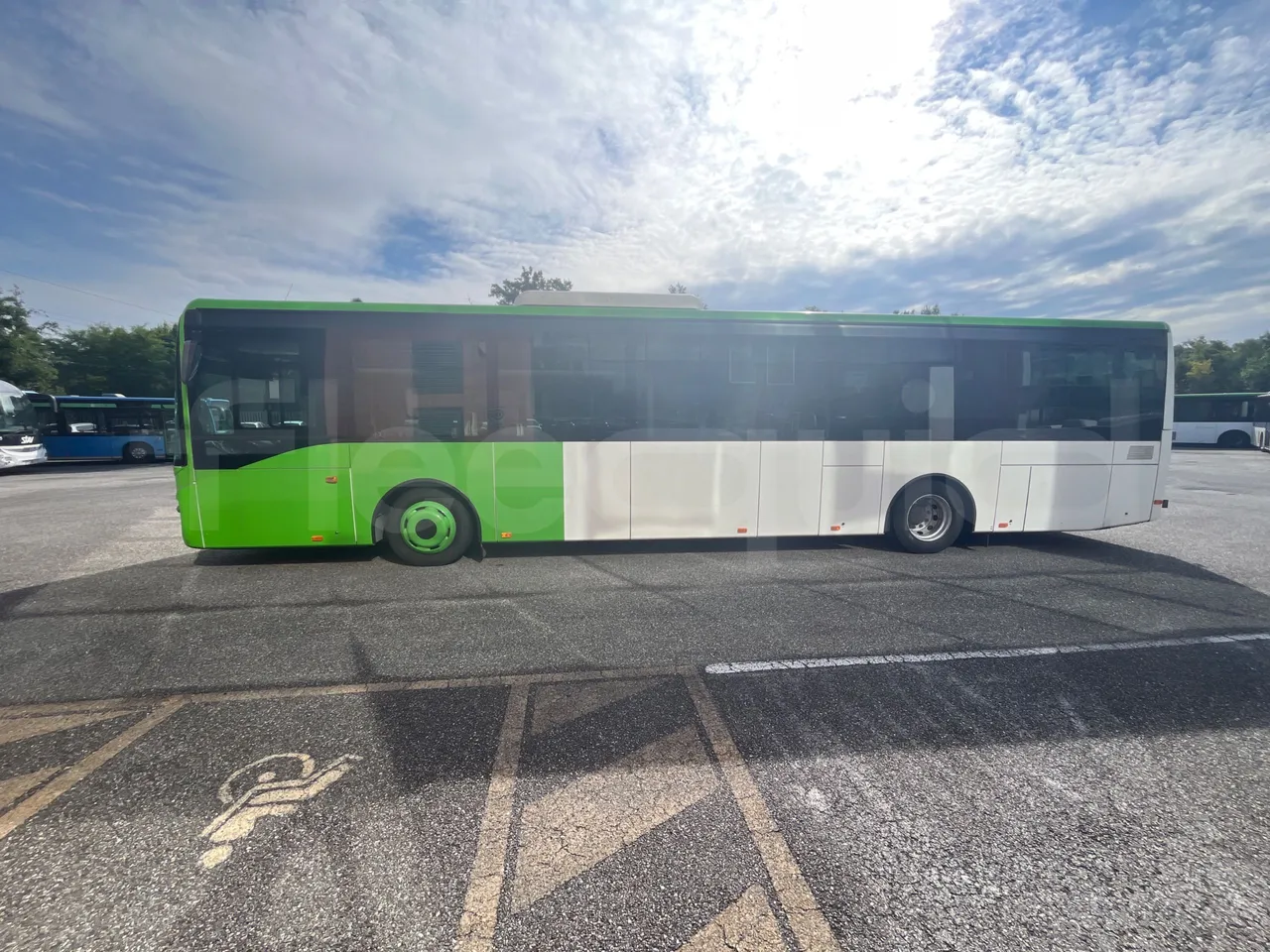 Iveco Crossway Low Entry CBLE4/00 - EUR6 - 265kW - 12.150m - left side photo