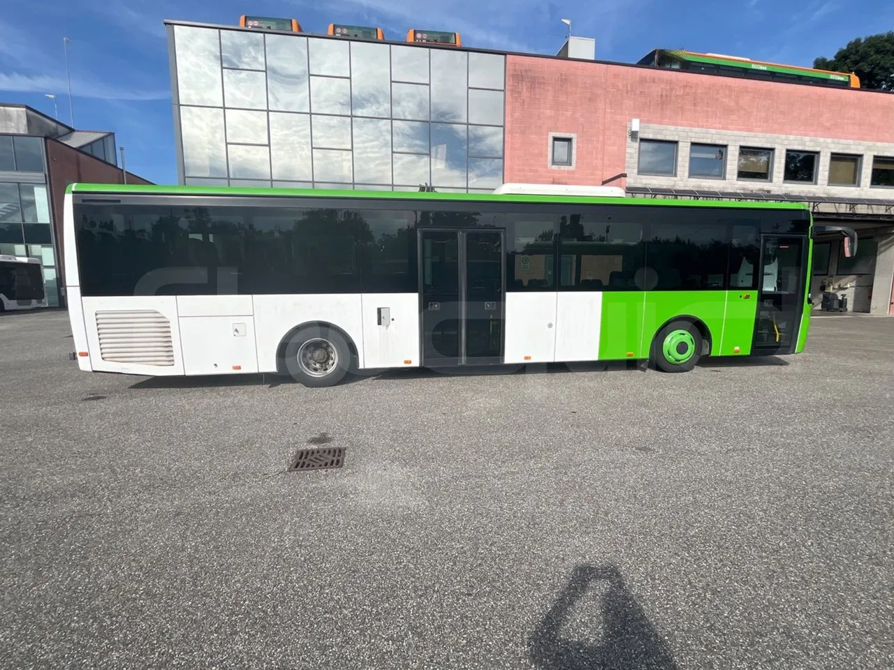 Iveco Crossway Low Entry CBLE4/00 - EUR6 - 265kW - 12.150m - right side doors closed