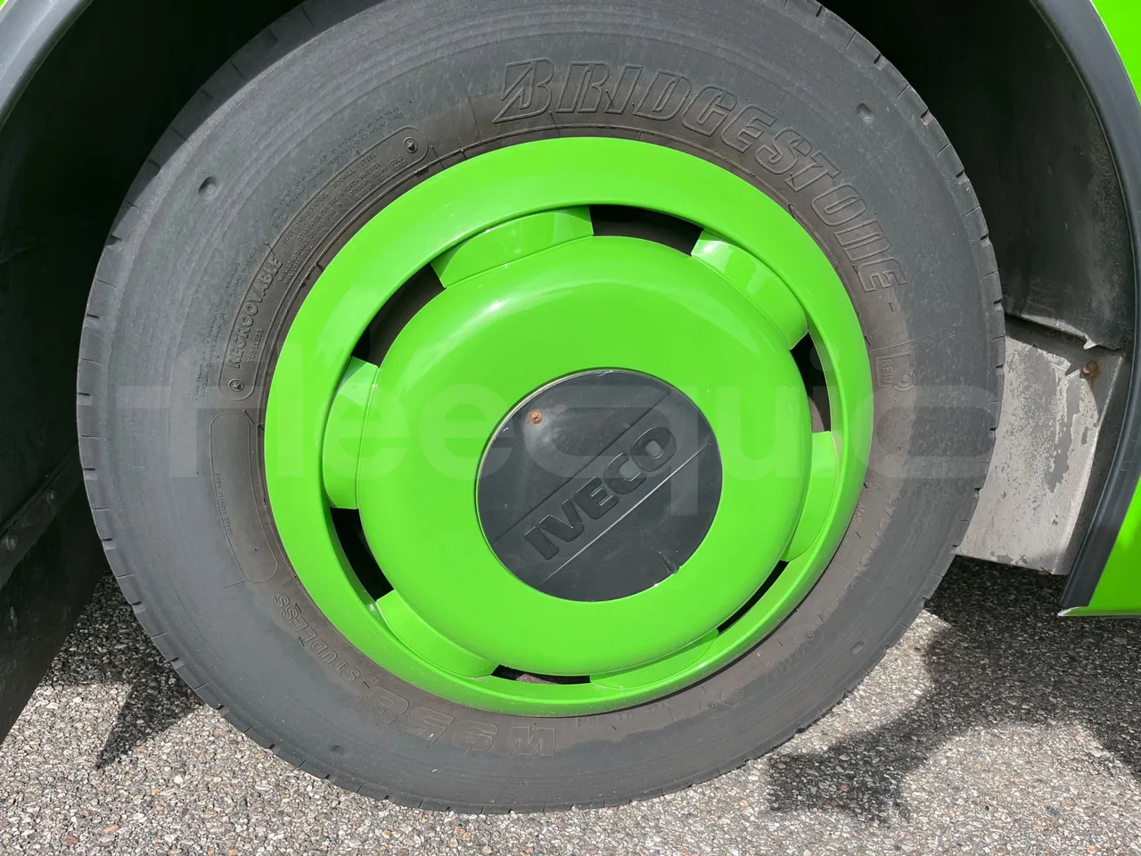 Iveco Crossway Low Entry CBLE4/00 - EUR6 - 265kW - 12.150m - front left tire measurements