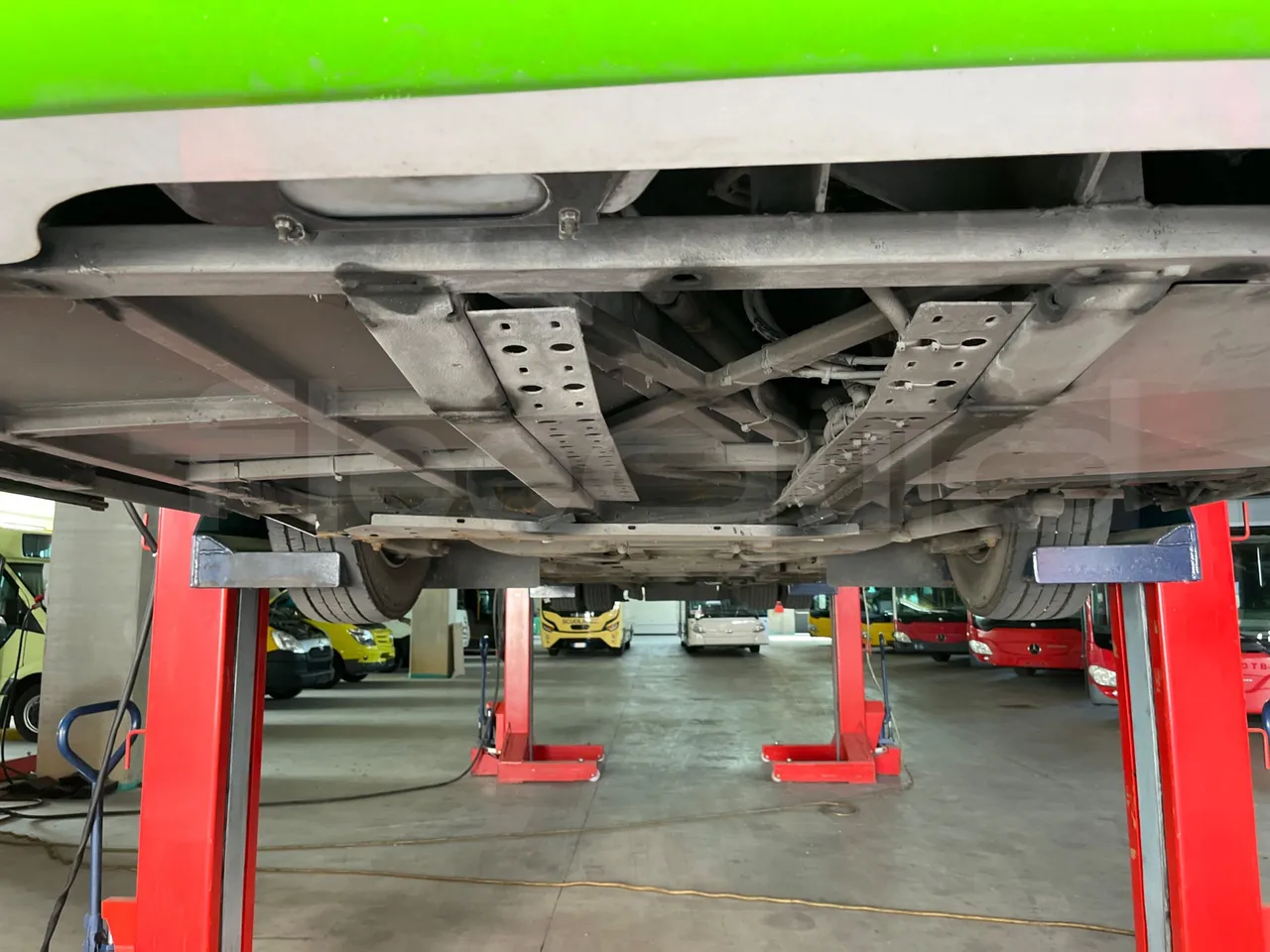 Iveco Crossway Low Entry CBLE4/00 - EUR6 - 265kW - 12.150m - front undercarriage from front