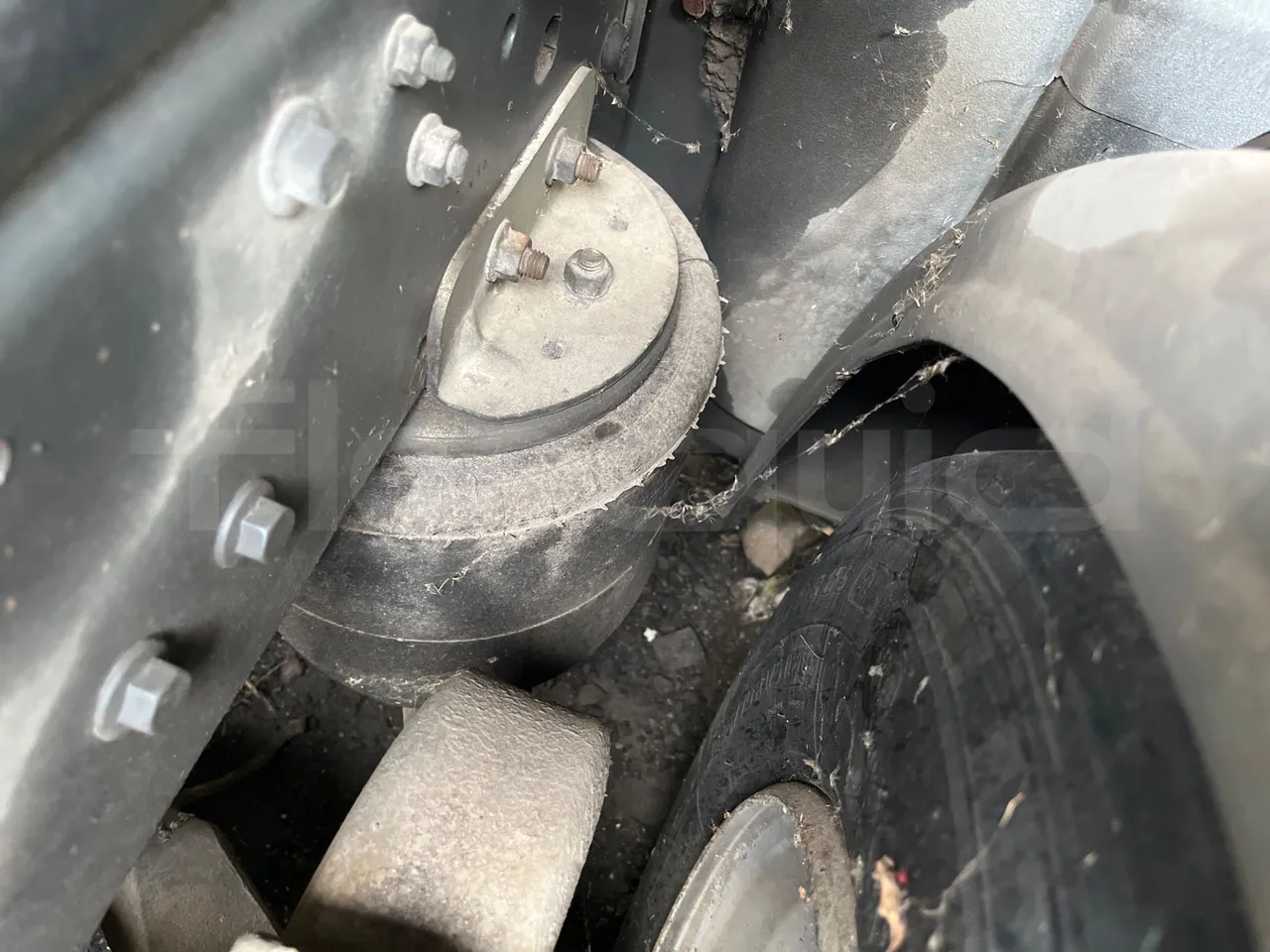 Iveco 110/120 E4 - Euro5 - 160kW - 5.770mt - axel 2 air springs 1 right