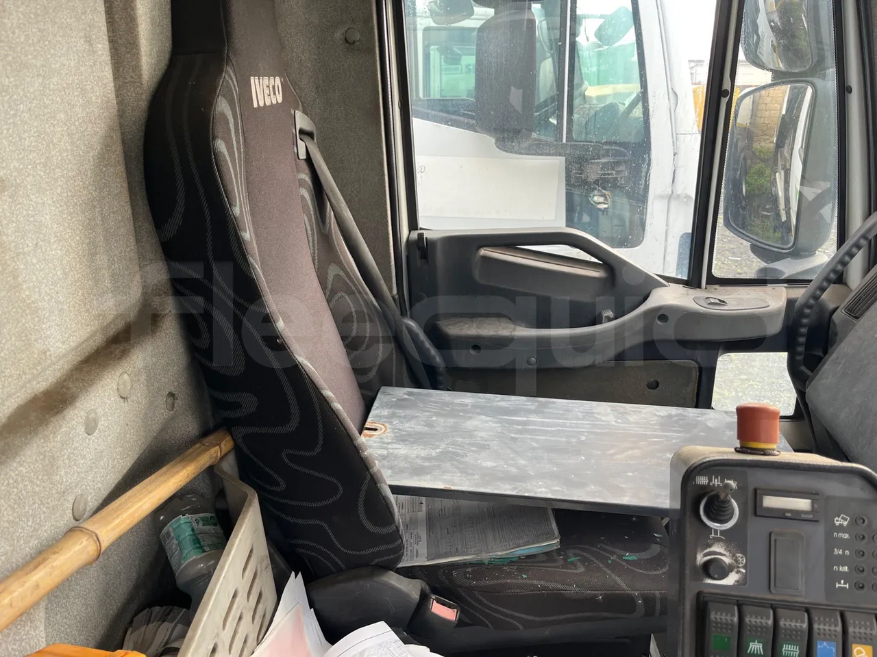 Iveco 110/120 E4 - Euro5 - 160kW - 5.770mt - driver's seat photo