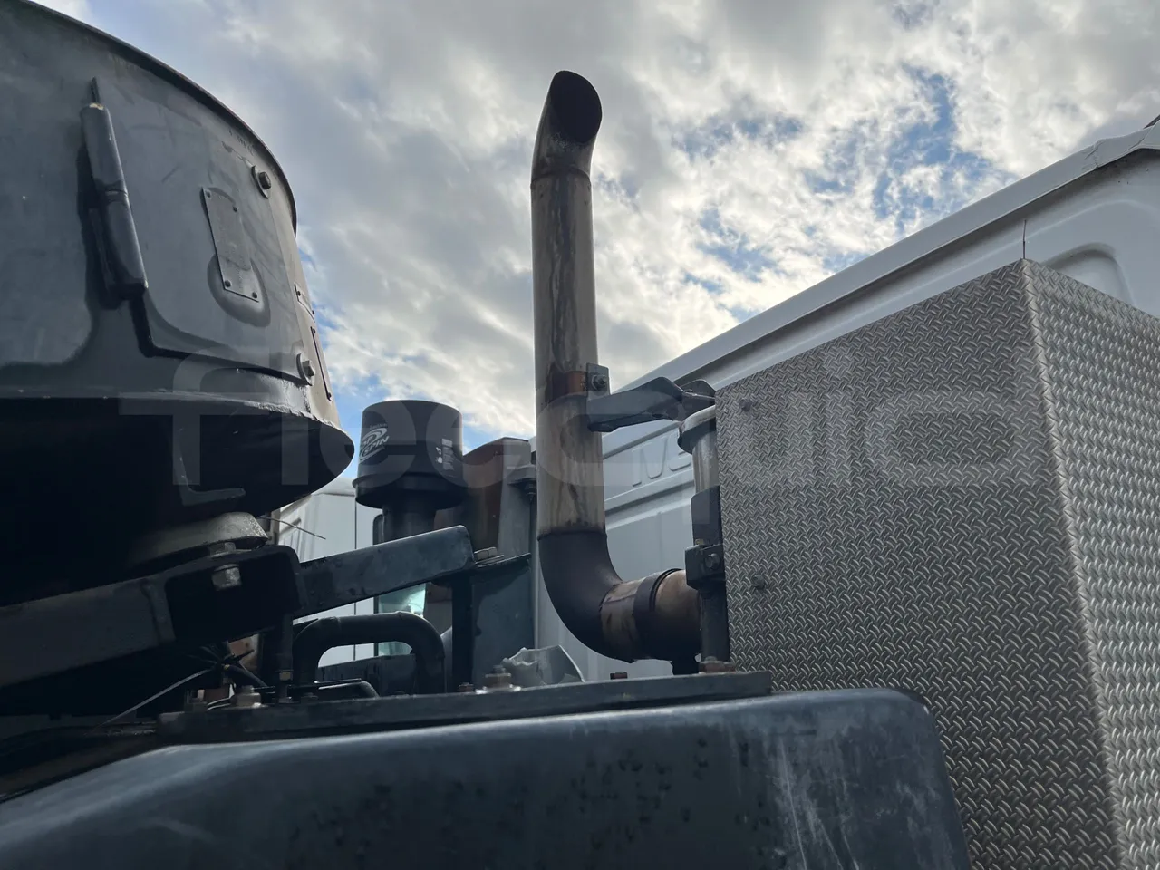 Iveco 110/120 E4 - Euro5 - 160kW - 5.770mt - exhaust photo