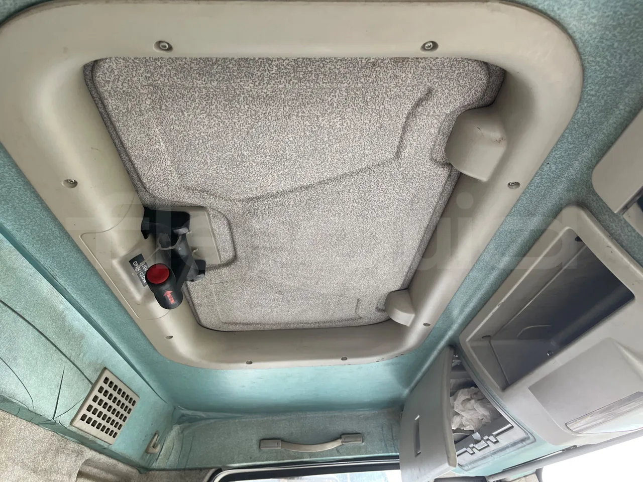 Iveco 110/120 E4 - Euro5 - 160kW - 5.770mt - roof hatch 1