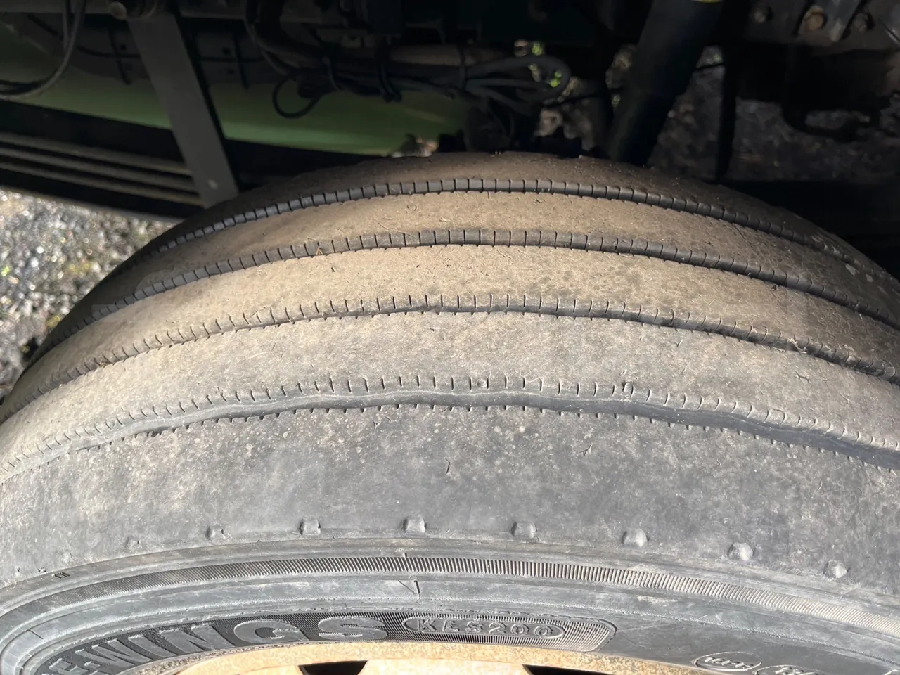 Iveco 110/120 E4 - Euro5 - 160kW - 5.770mt - tread condition front tires right