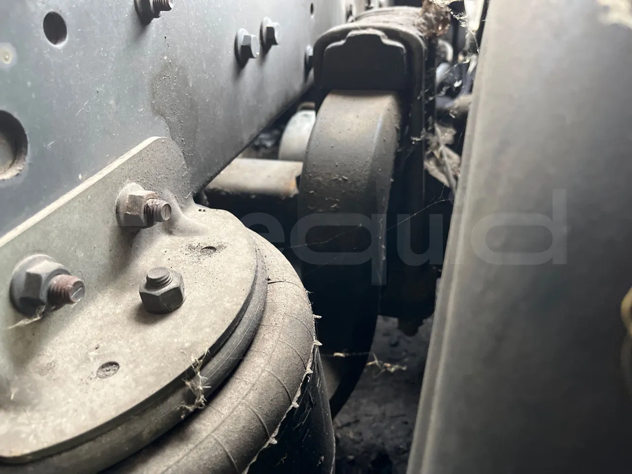Iveco 110/120 E4 - Euro5 - 160kW - 5.770mt - axel 3 leaf spring left