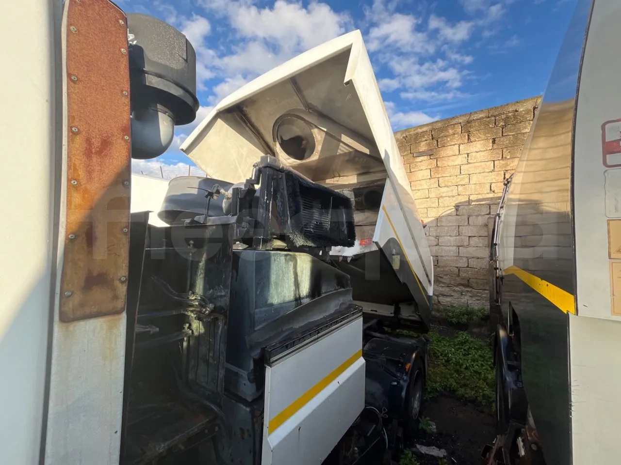 Iveco 110/120 E4 - Euro5 - 160kW - 5.770mt - left side photo