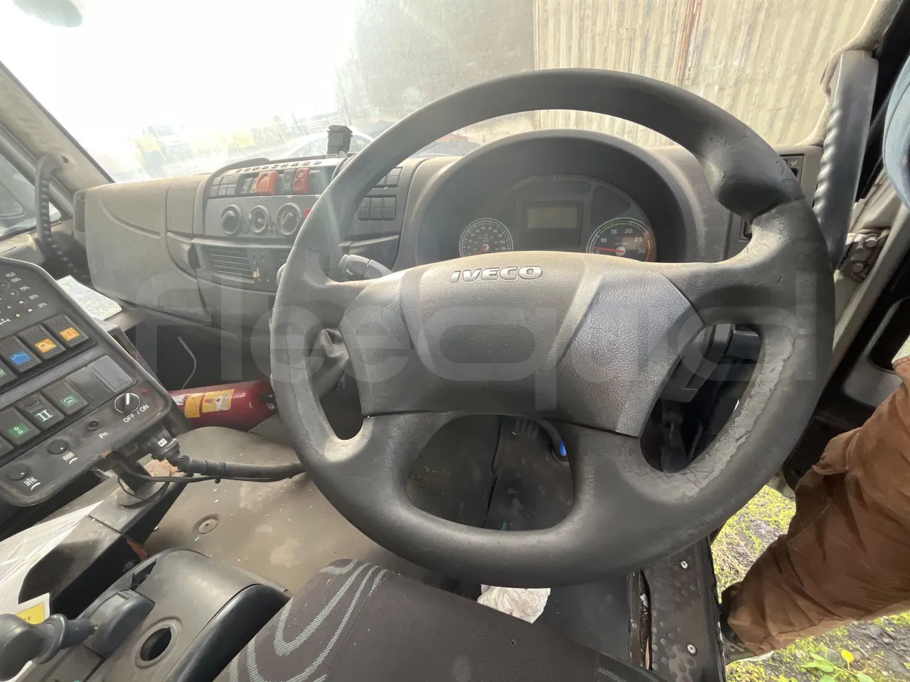 Iveco 110/120 E4 - Euro5 - 160kW - 5.770mt - steering wheel photo