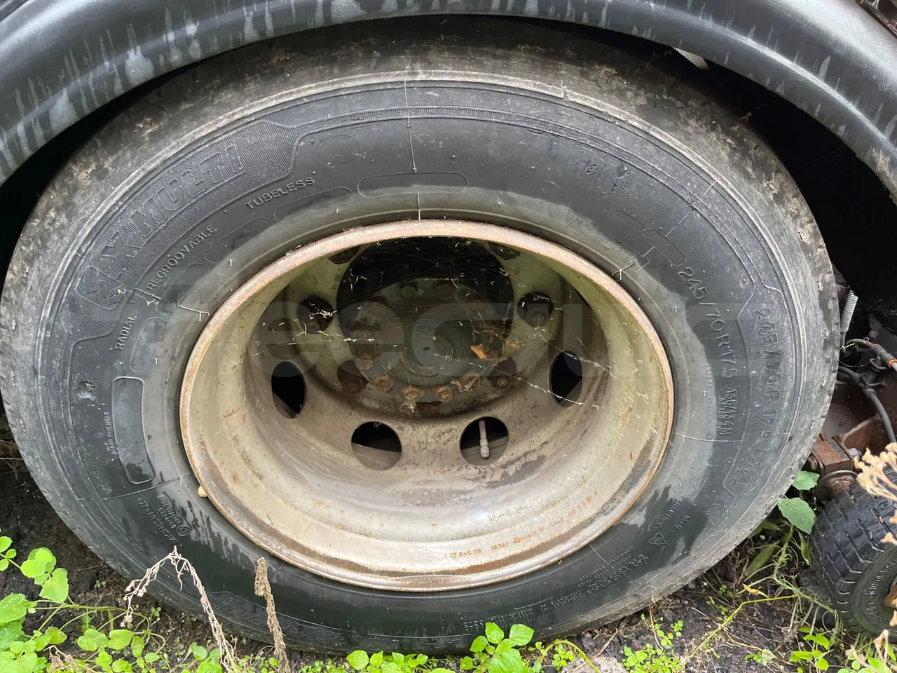 Iveco 110/120 E4 - Euro5 - 160kW - 5.770mt - rear left tire photo