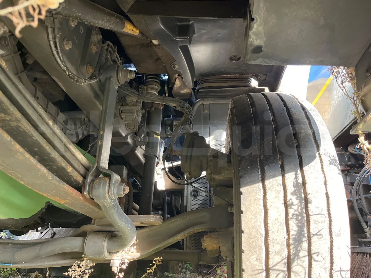 Iveco 110/120 E4 - Euro5 - 160kW - 5.770mt - front axle left side