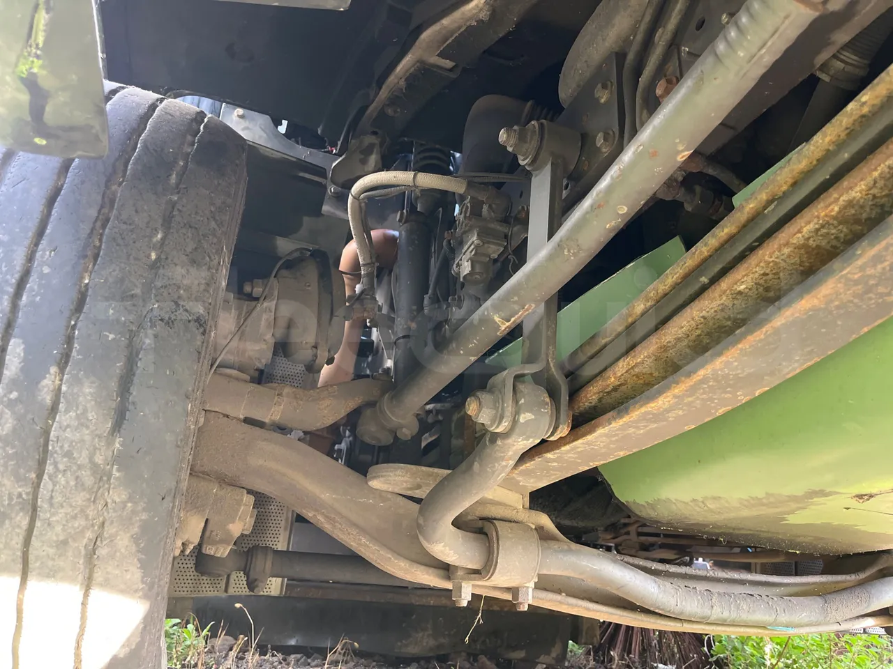 Iveco 110/120 E4 - Euro5 - 160kW - 5.770mt - front axle right side