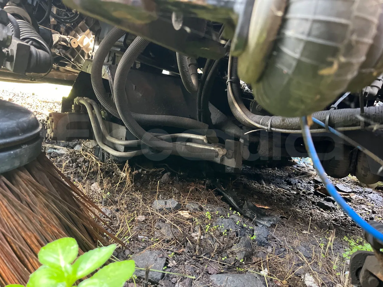 Iveco 110/120 E4 - Euro5 - 160kW - 5.770mt - central undercarriage photo