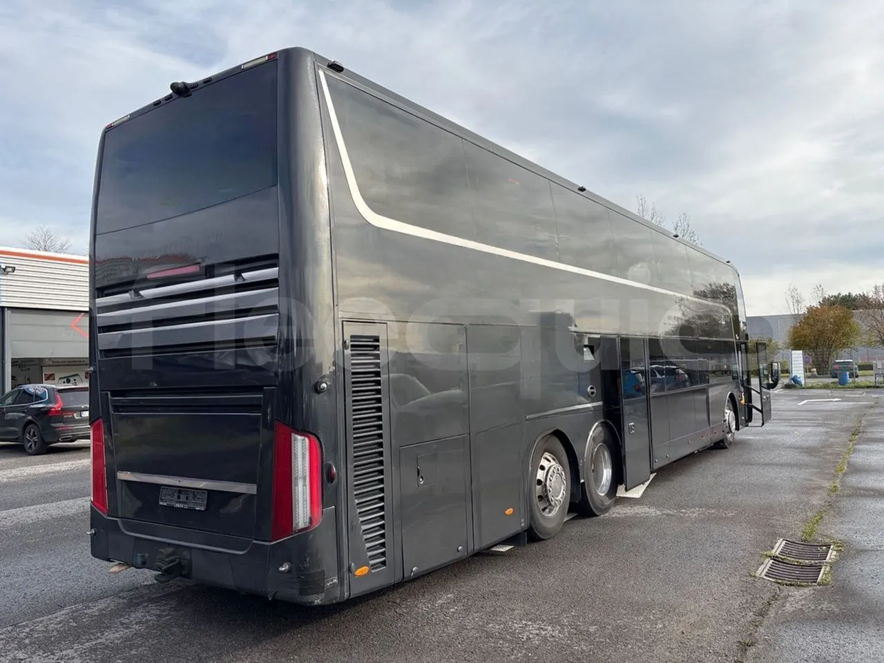 Van Hool Astromega TDX27 - EUR6 - 375kW - 14.105m - 3/4 right rear doors open