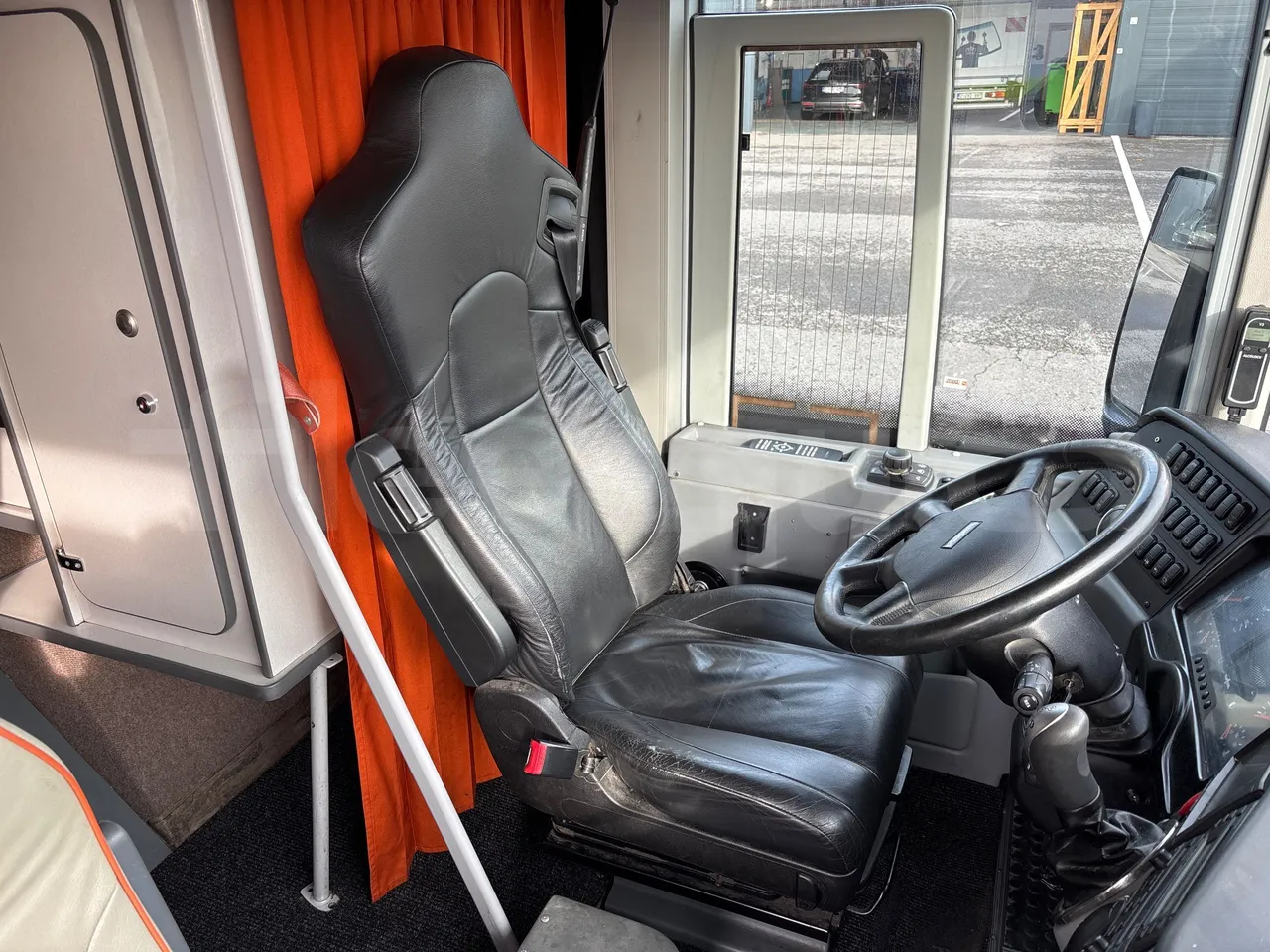 Van Hool Astromega TDX27 - EUR6 - 375kW - 14.105m - driver's seat photo