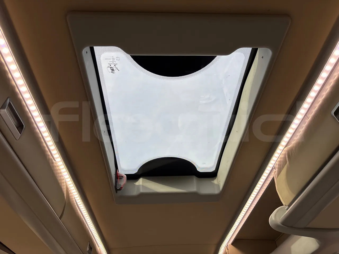 Van Hool Astromega TDX27 - EUR6 - 375kW - 14.105m - roof hatch 1