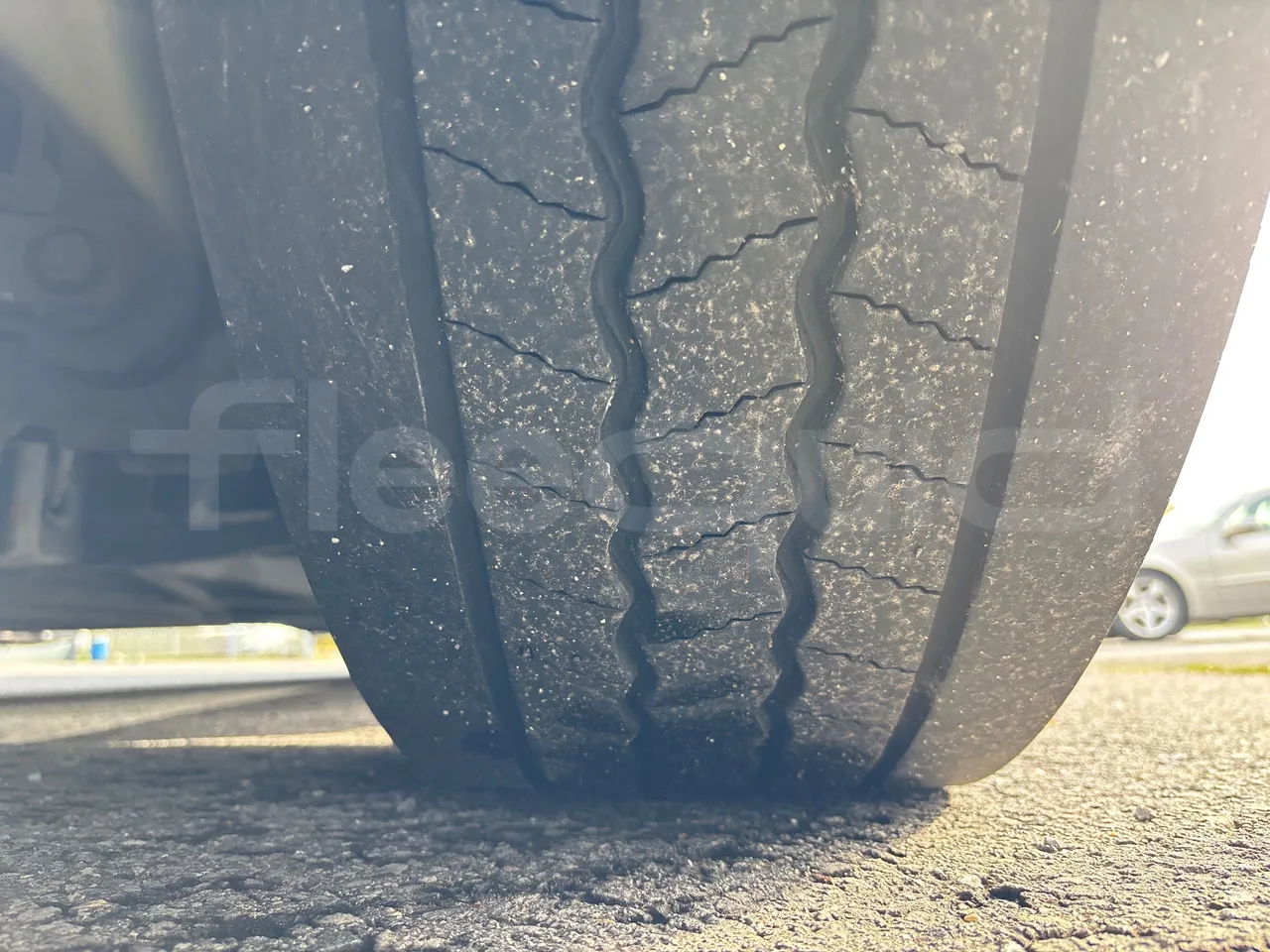 Van Hool Astromega TDX27 - EUR6 - 375kW - 14.105m - tread condition front tires left