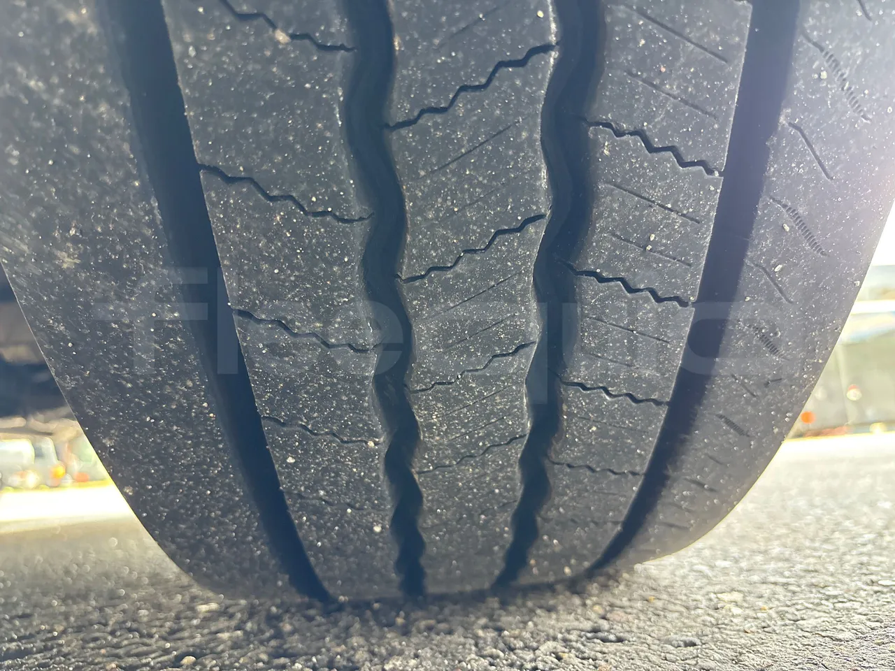 Van Hool Astromega TDX27 - EUR6 - 375kW - 14.105m - tread condition front tires right