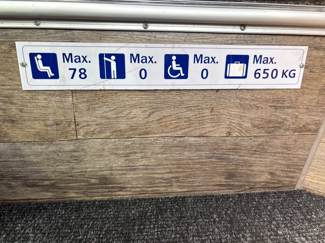 Van Hool Astromega TDX27 - EUR6 - 375kW - 14.105m - seat plate photo