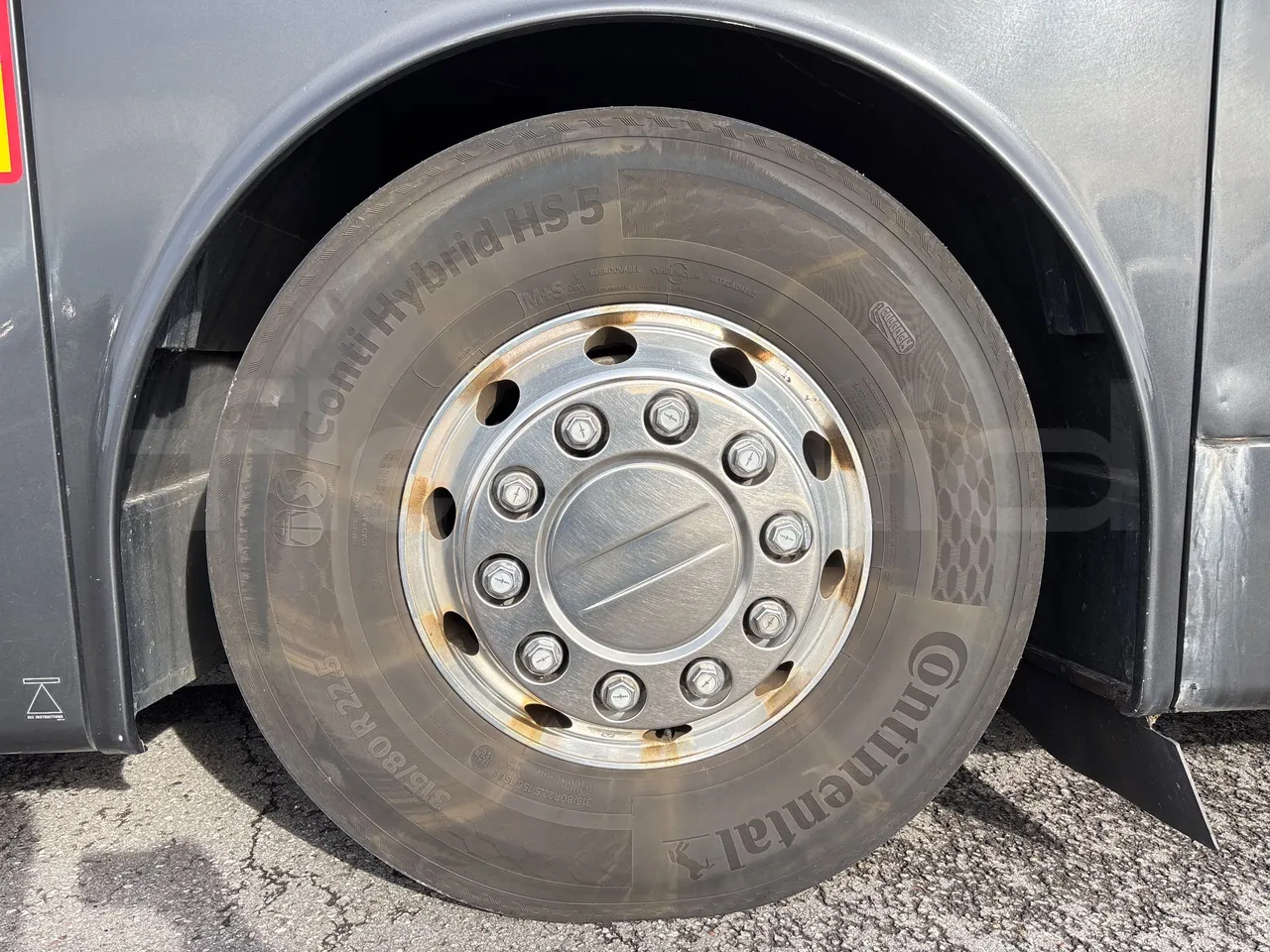 Van Hool Astromega TDX27 - EUR6 - 375kW - 14.105m - front left tire measurements