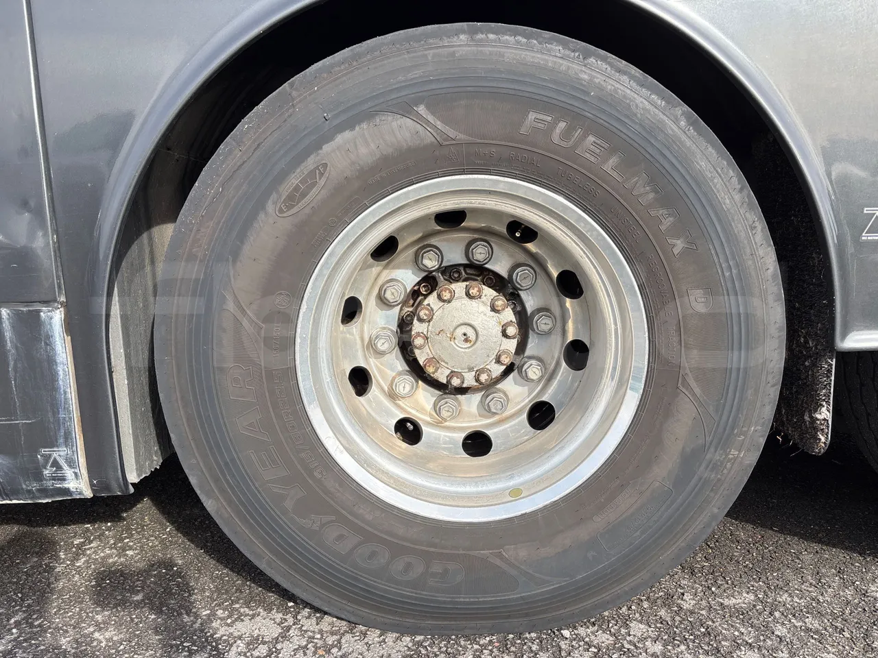 Van Hool Astromega TDX27 - EUR6 - 375kW - 14.105m - rear left tire photo