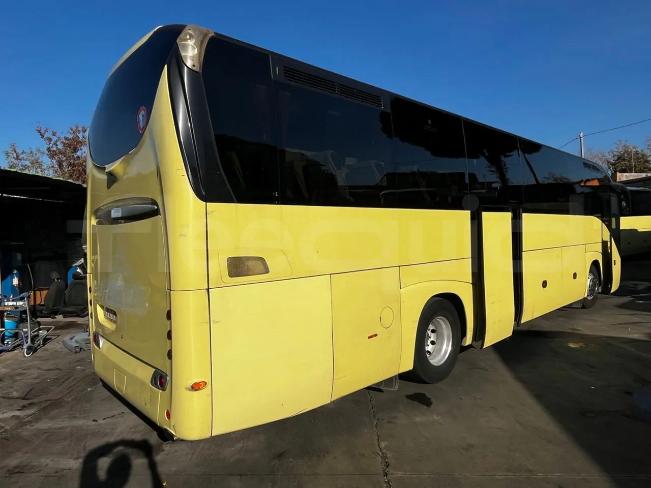 Iveco Magelys SFR210 - Euro5 - 331kW - 12.250mt - 3/4 right rear doors open