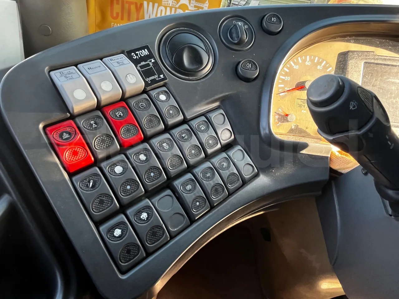 Iveco Magelys SFR210 - Euro5 - 331kW - 12.250mt - radio accessories photo