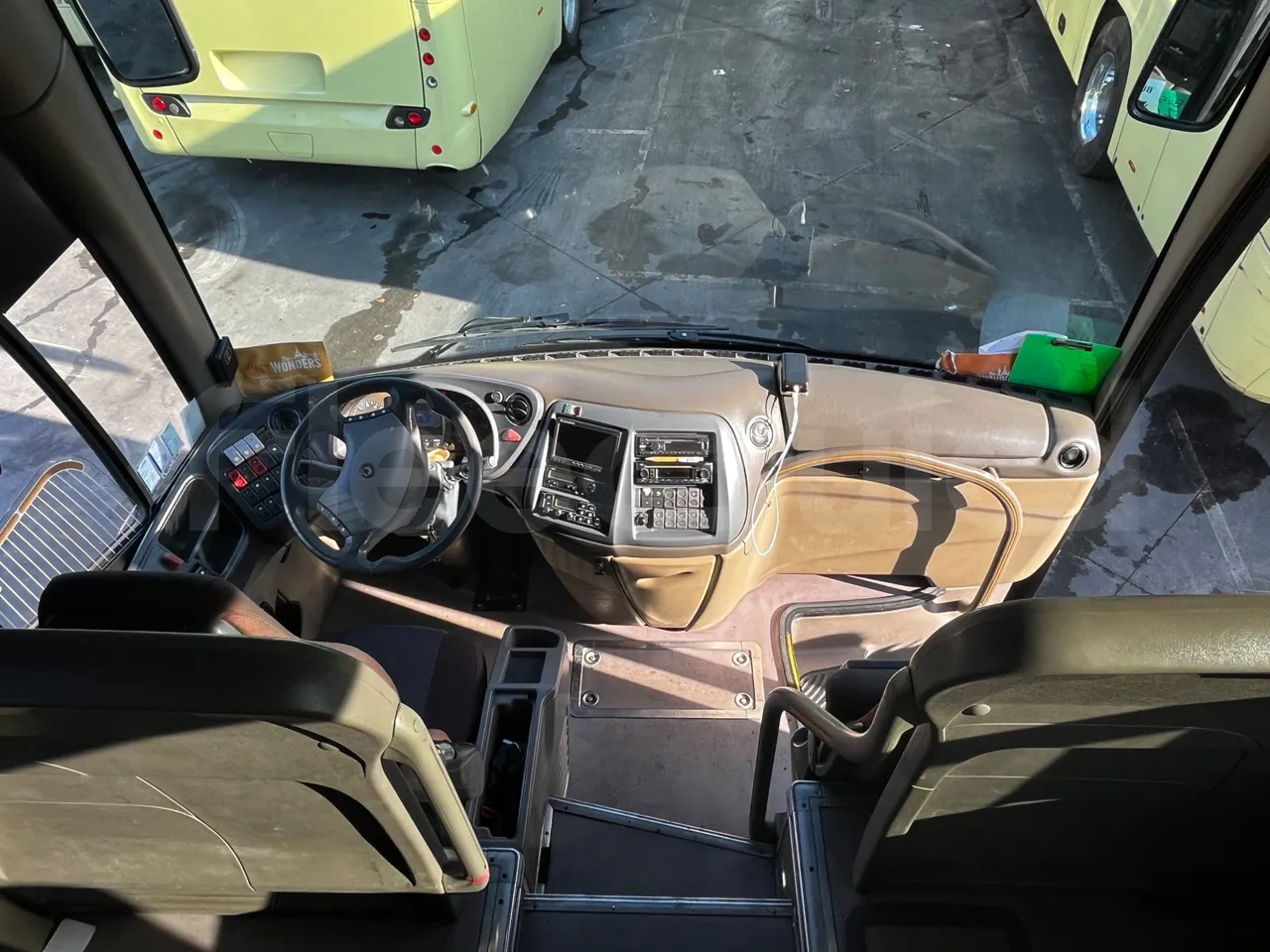 Iveco Magelys SFR210 - Euro5 - 331kW - 12.250mt - buttons panels on