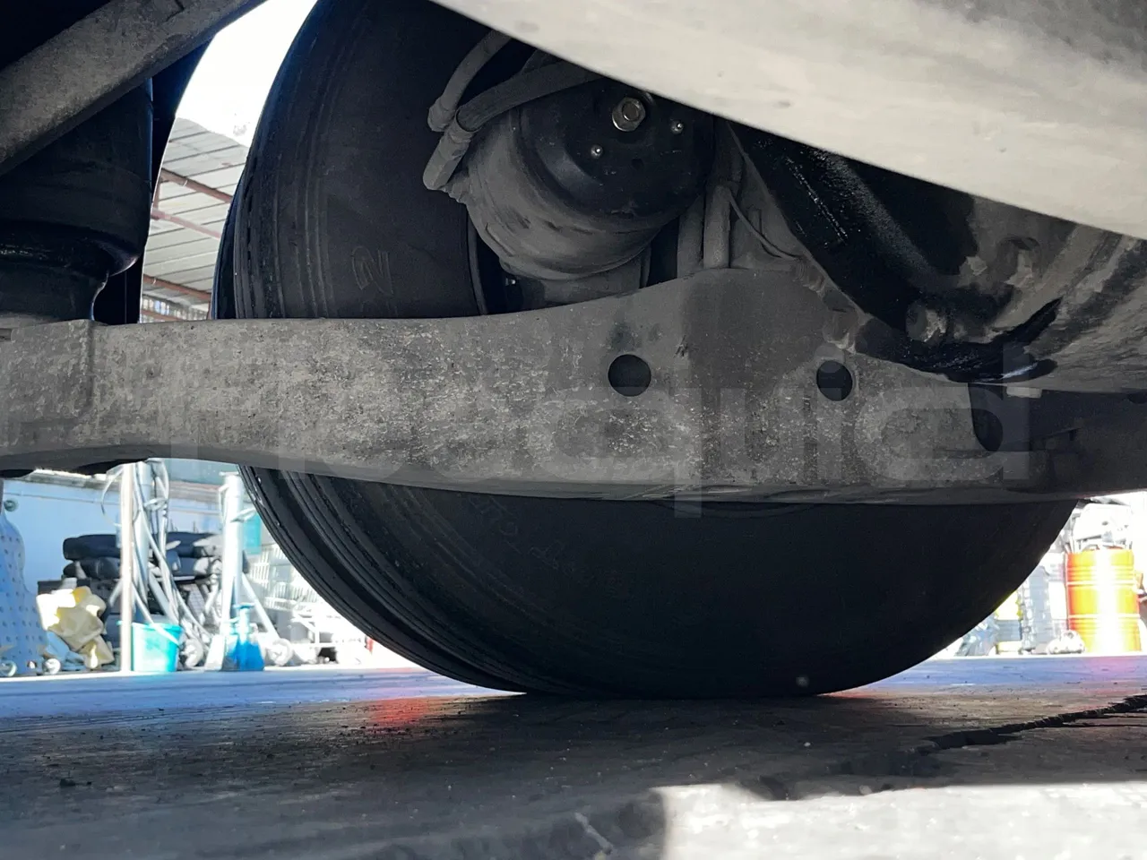 Iveco Magelys SFR210 - Euro5 - 331kW - 12.250mt - axle 2 discs left