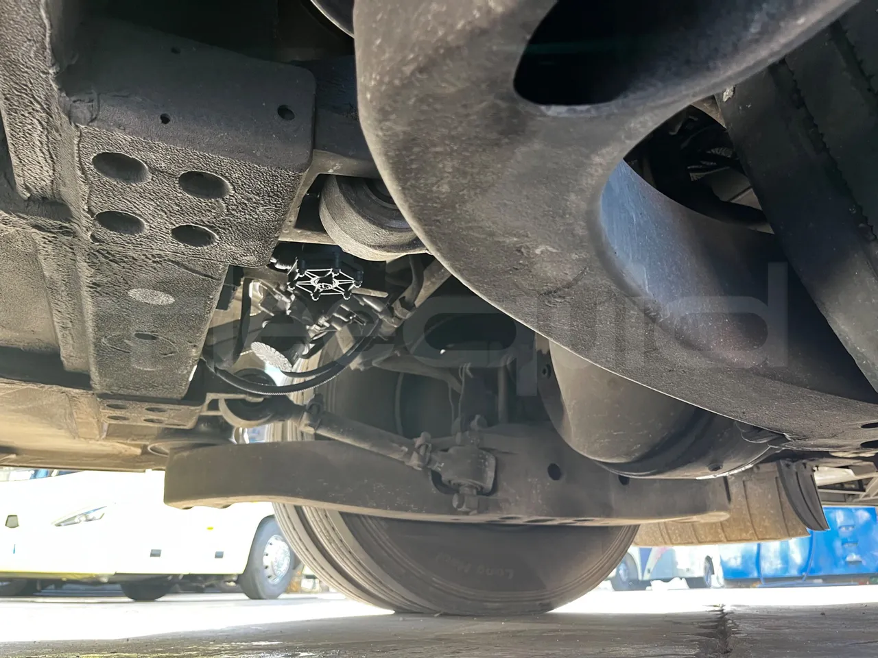 Iveco Magelys SFR210 - Euro5 - 331kW - 12.250mt - axle 2 discs right