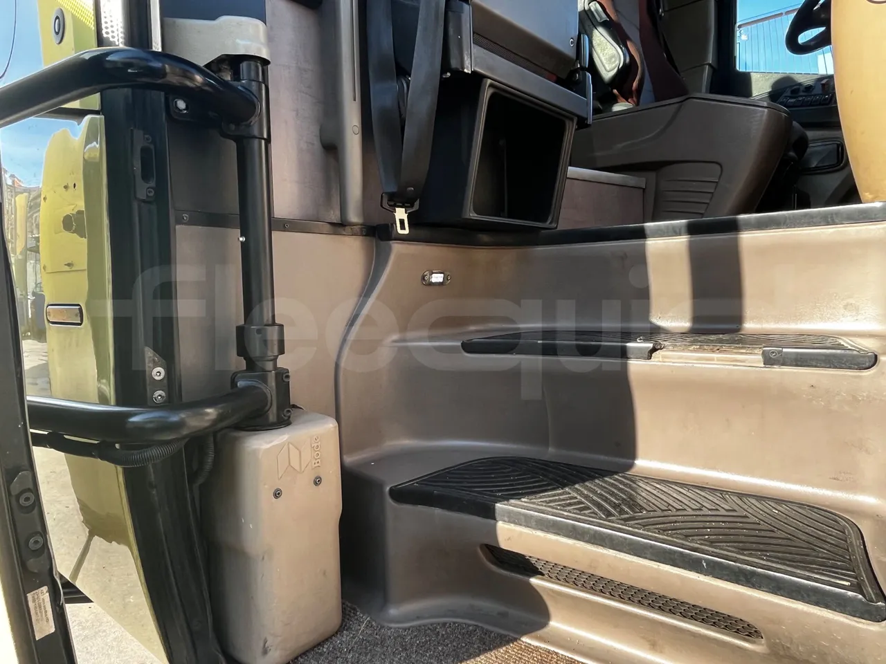 Iveco Magelys SFR210 - Euro5 - 331kW - 12.250mt - door mechanism photo