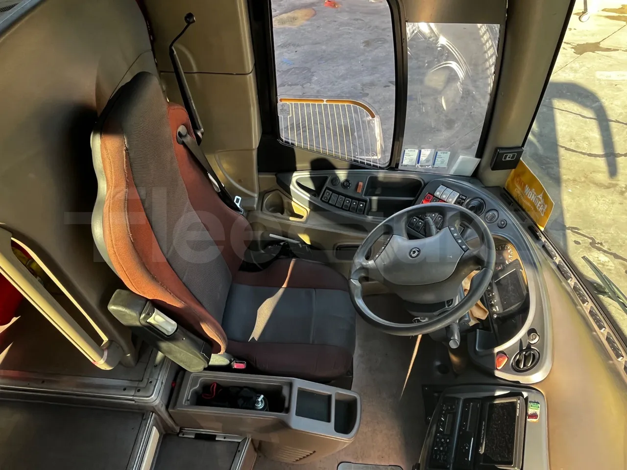 Iveco Magelys SFR210 - Euro5 - 331kW - 12.250mt - driver's seat photo