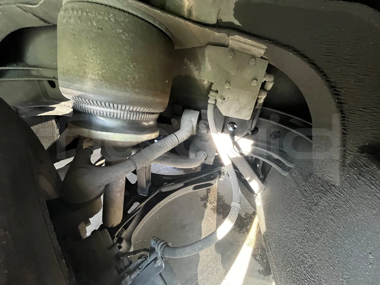 Iveco Magelys SFR210 - Euro5 - 331kW - 12.250mt - front shock absorbers left