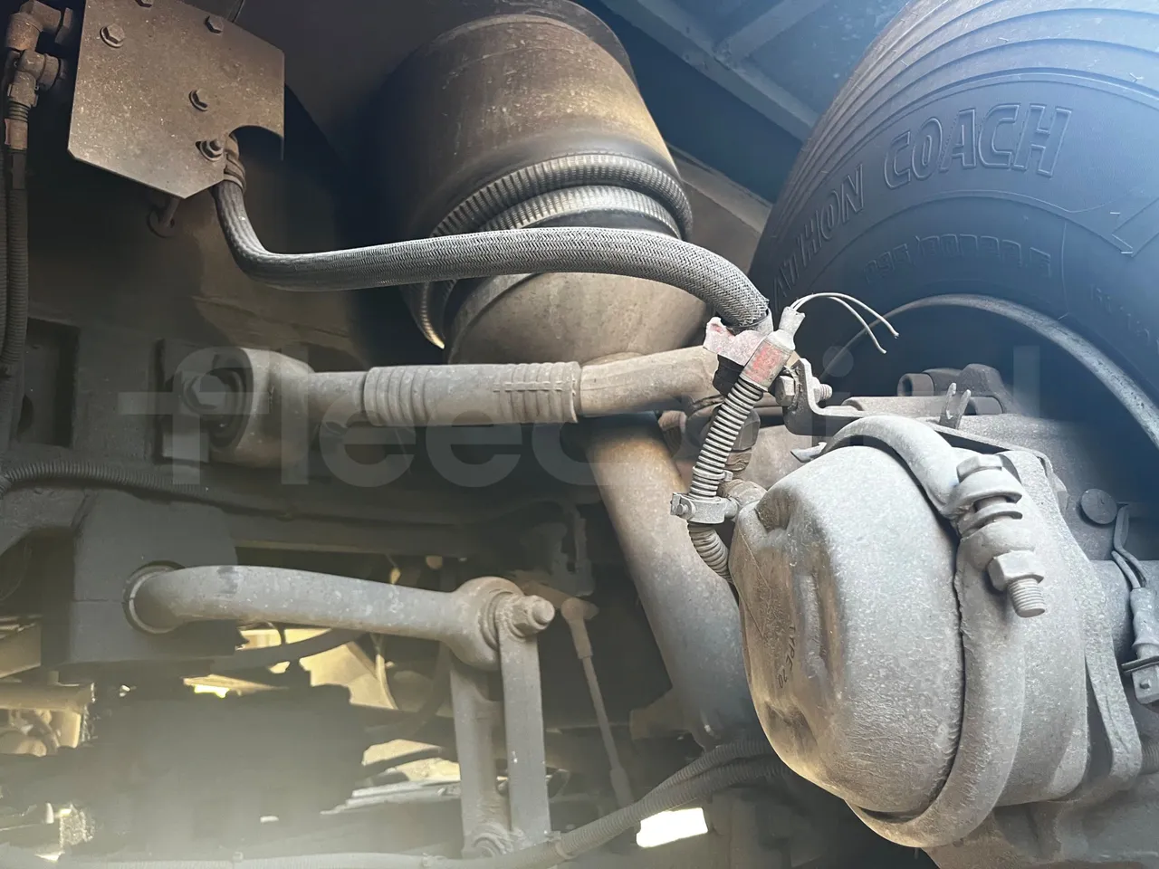 Iveco Magelys SFR210 - Euro5 - 331kW - 12.250mt - front shock absorbers right