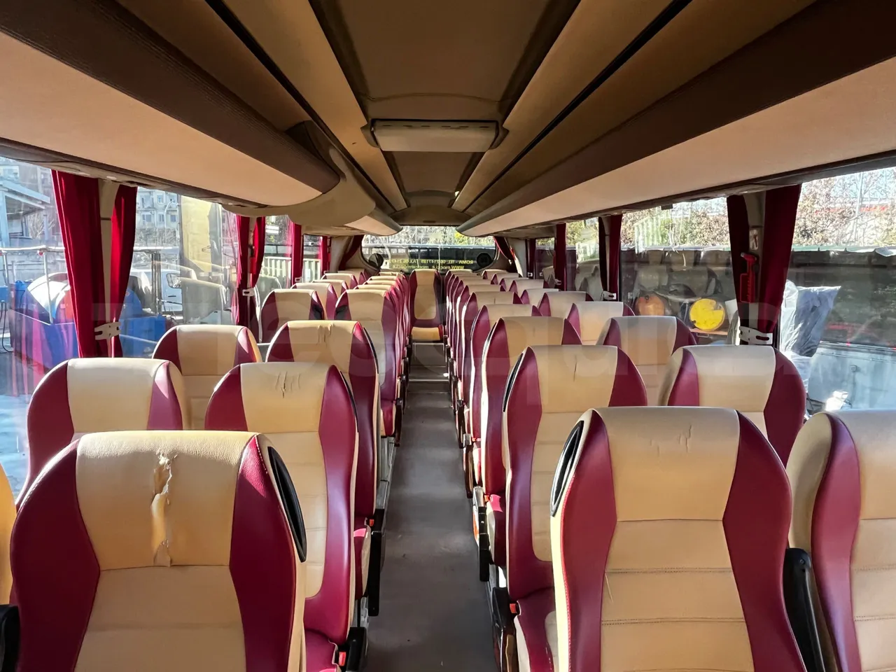 Iveco Magelys SFR210 - Euro5 - 331kW - 12.250mt - reverse view middle aisle