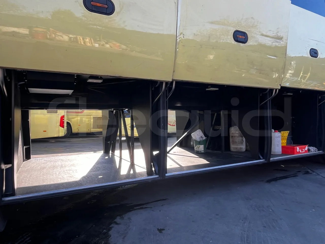 Iveco Magelys SFR210 - Euro5 - 331kW - 12.250mt - internal frame rust check