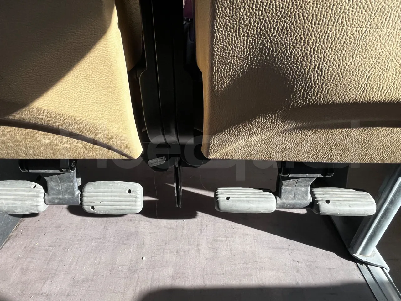 Iveco Magelys SFR210 - Euro5 - 331kW - 12.250mt - power outlets detail