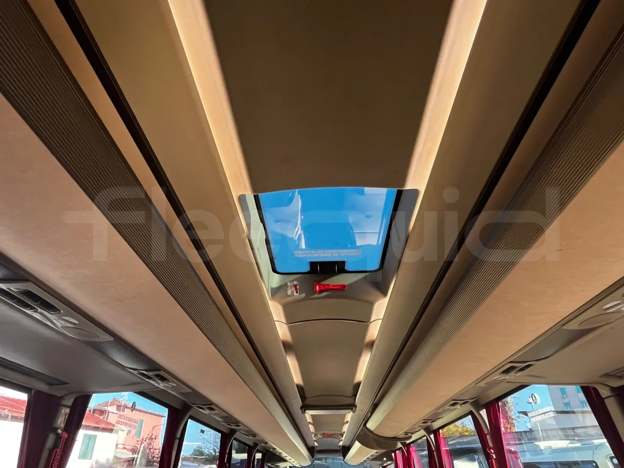 Iveco Magelys SFR210 - Euro5 - 331kW - 12.250mt - overhead compartments photo