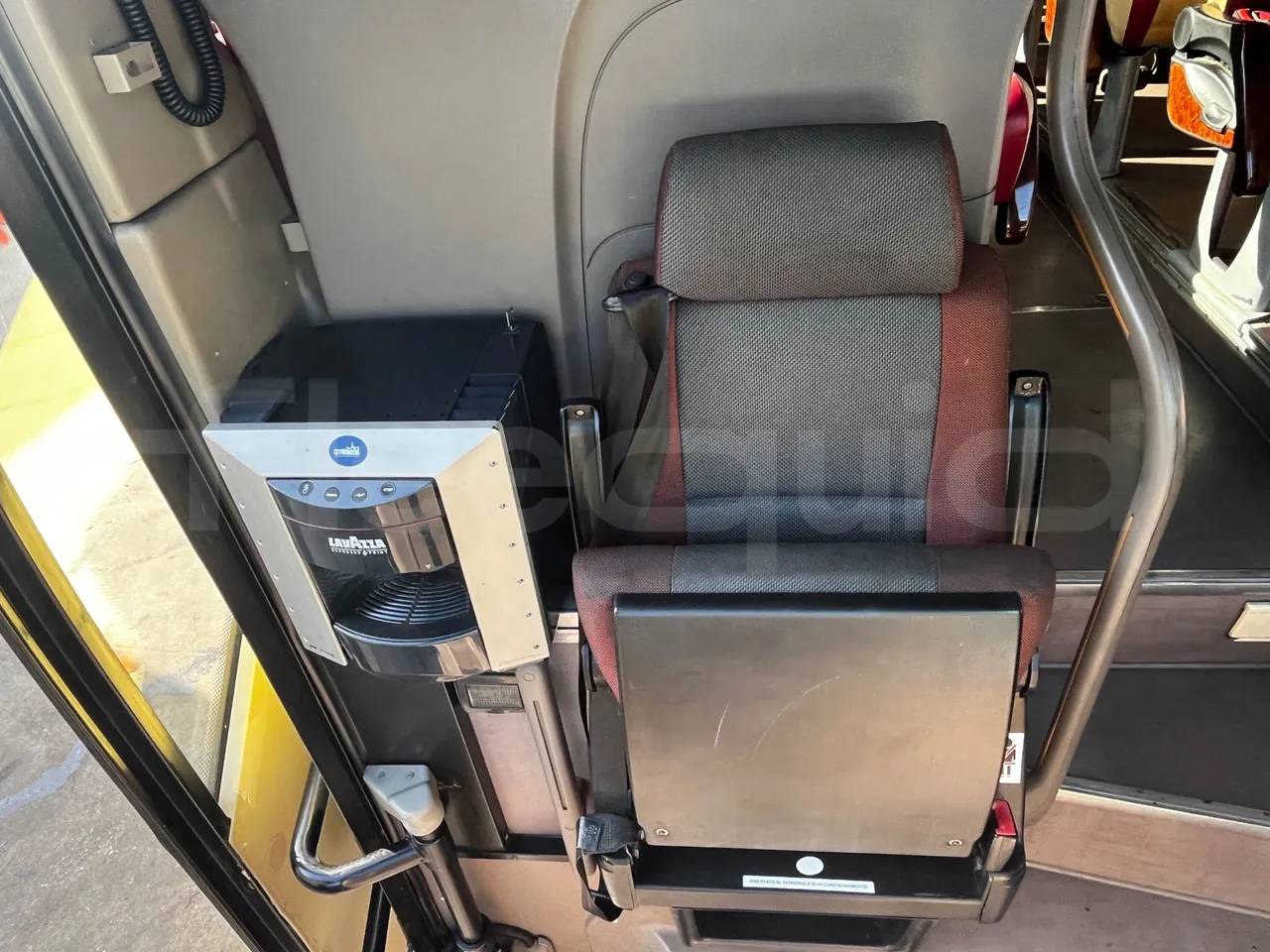 Iveco Magelys SFR210 - Euro5 - 331kW - 12.250mt - hostess seat photo