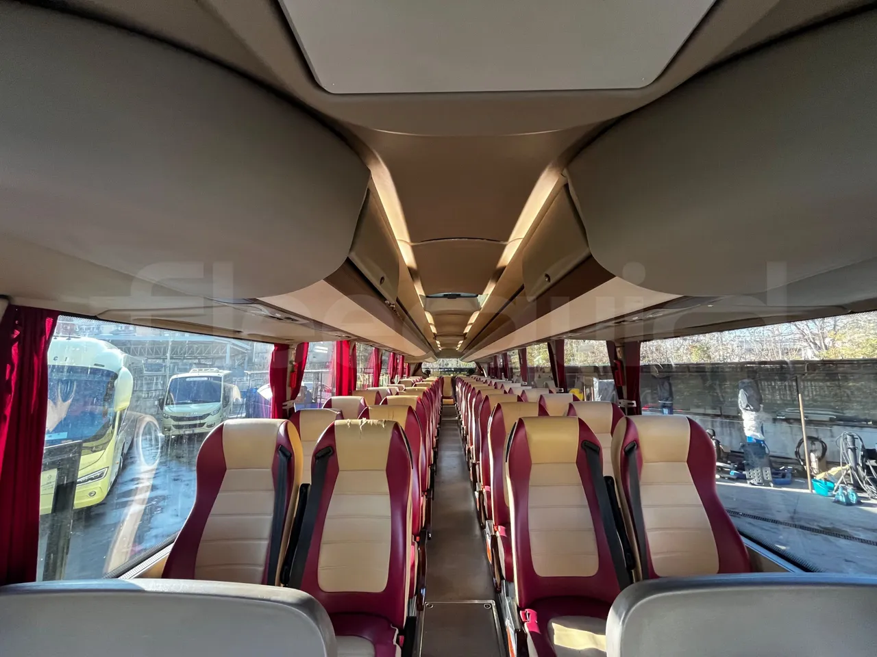 Iveco Magelys SFR210 - Euro5 - 331kW - 12.250mt - table detail photo