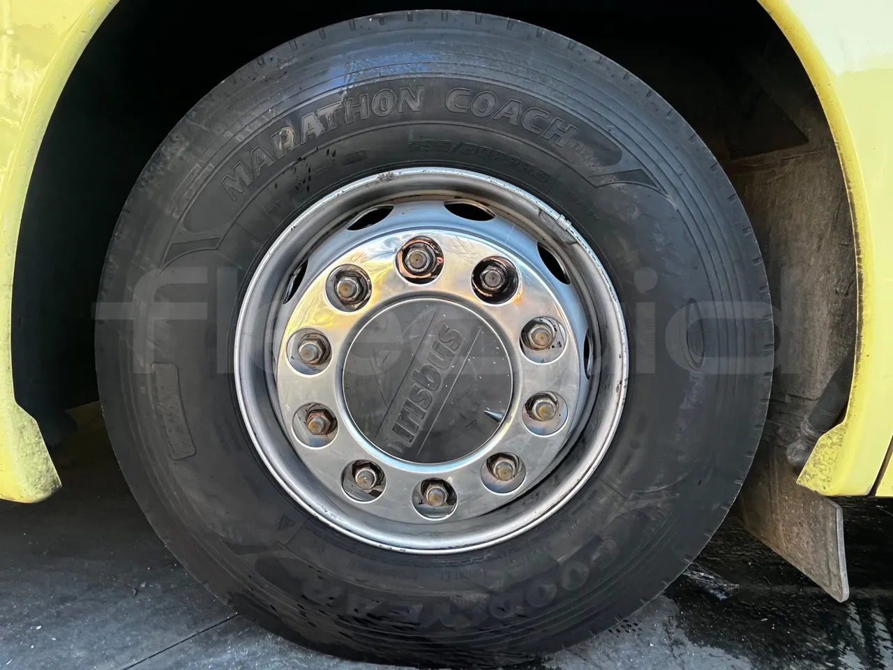 Iveco Magelys SFR210 - Euro5 - 331kW - 12.250mt - front left tire measurements