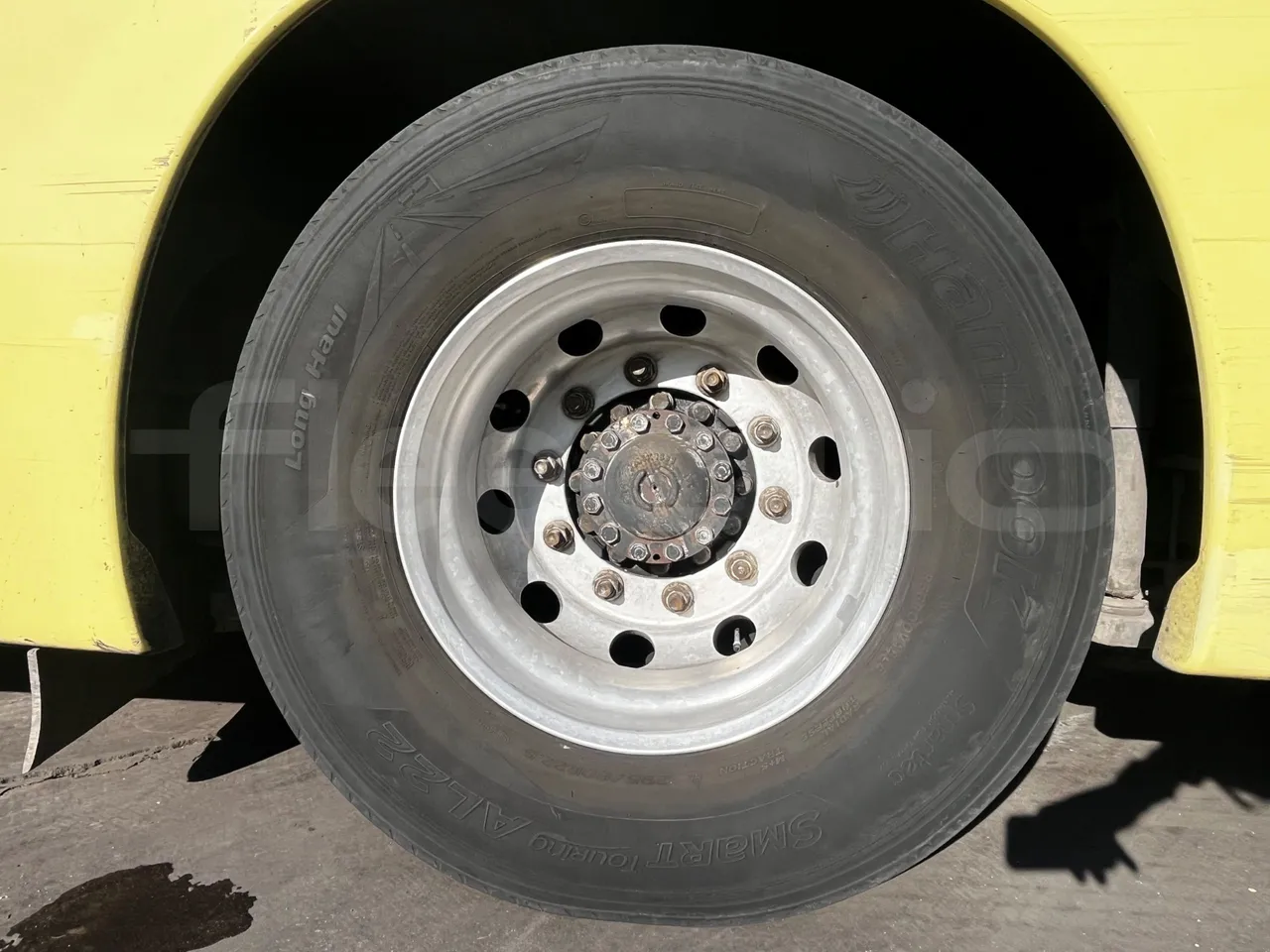 Iveco Magelys SFR210 - Euro5 - 331kW - 12.250mt - rear left tire photo