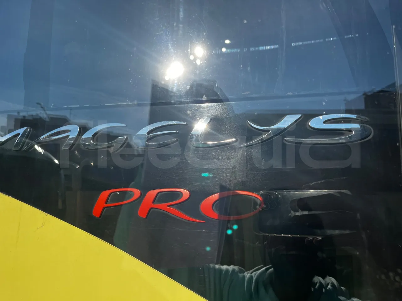 Iveco Magelys SFR210 - Euro5 - 331kW - 12.250mt - under carpet photo