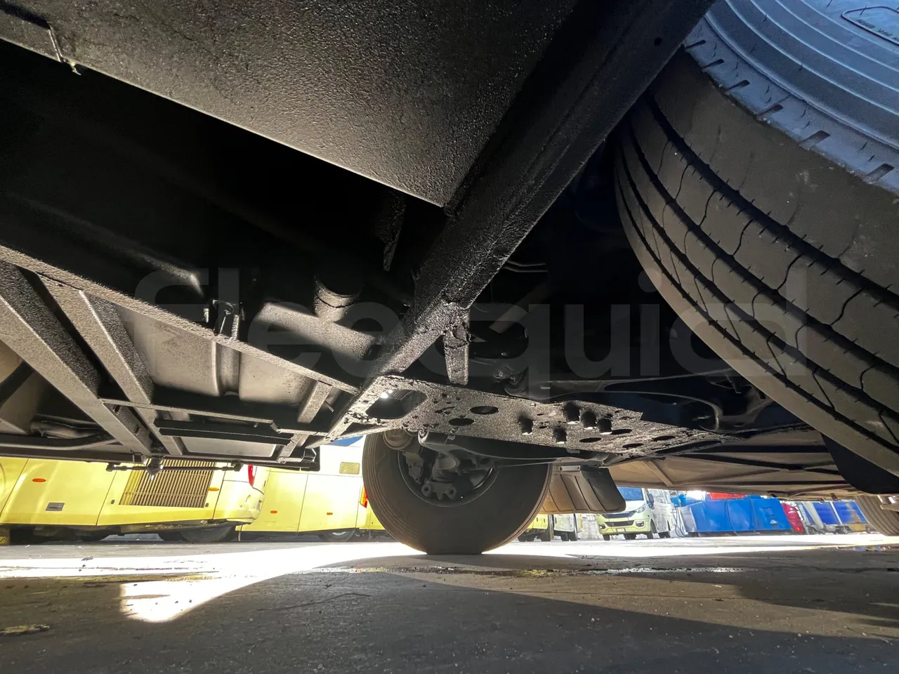 Iveco Magelys SFR210 - Euro5 - 331kW - 12.250mt - front axle left side