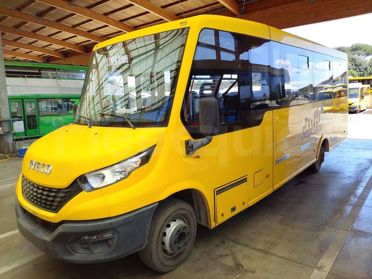 Iveco Indcar WGIVMY11 MOBI SCUOLABUS - EUR6 - 100Kw - 8,592m - 3/4 front left (mandatory for bus to scrap)
