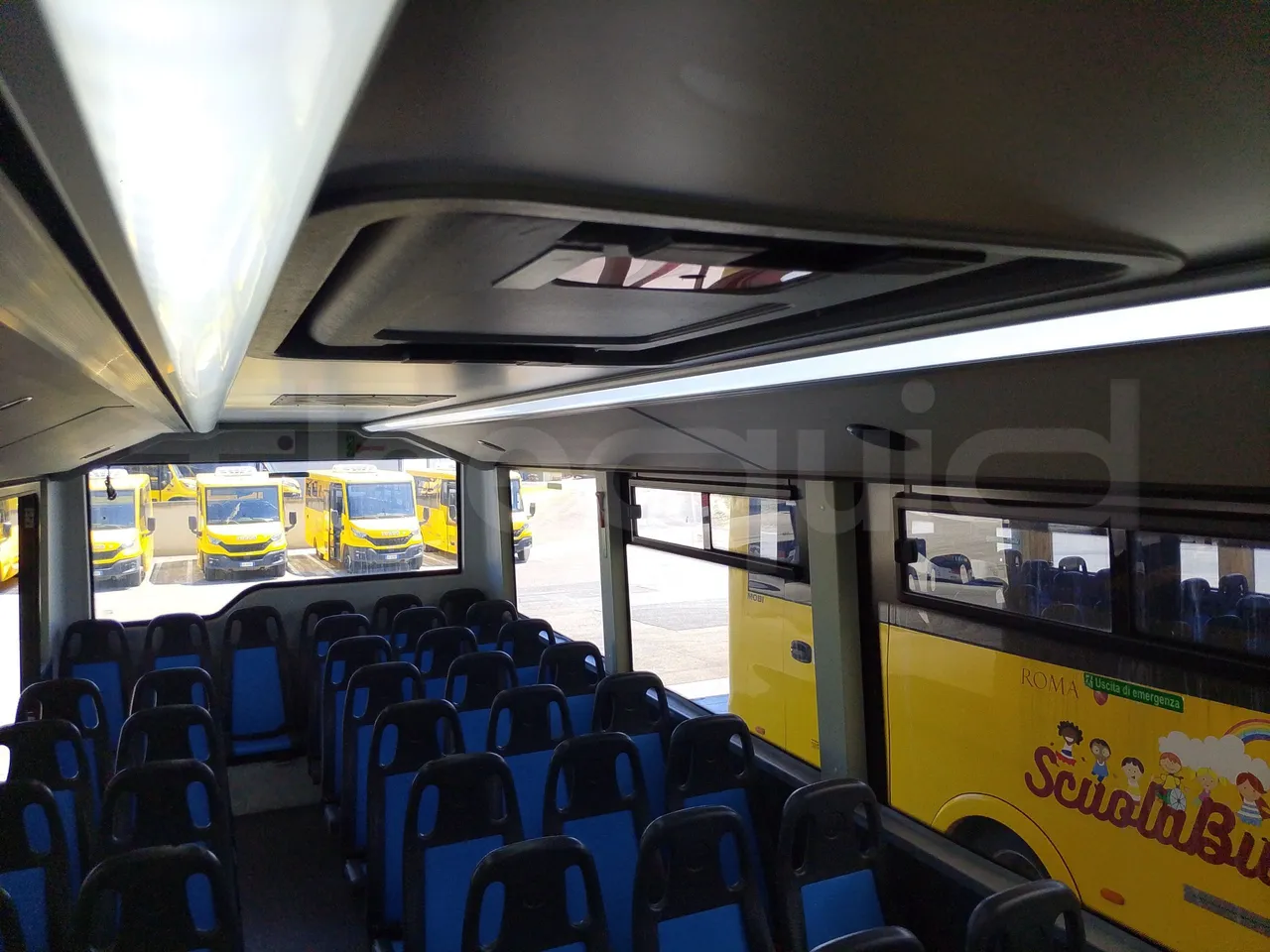 Iveco Indcar WGIVMY11 MOBI SCUOLABUS - EUR6 - 100Kw - 8,592m - hostes microphone accessories photo